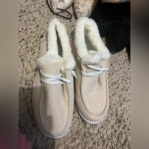 Cream slippers
